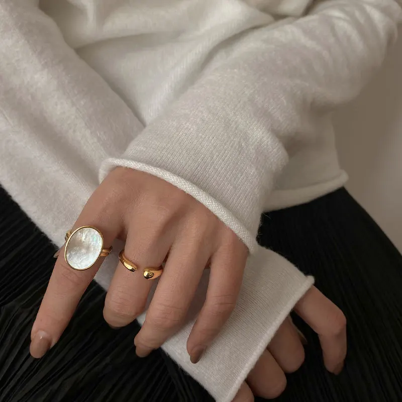 Wedding Tap - ステンレス鋼ワイドリング女性のための 18 K ゴールドメッキタップメタルテクスチャ天然石ワイドリングトレンディジュエリーギフト