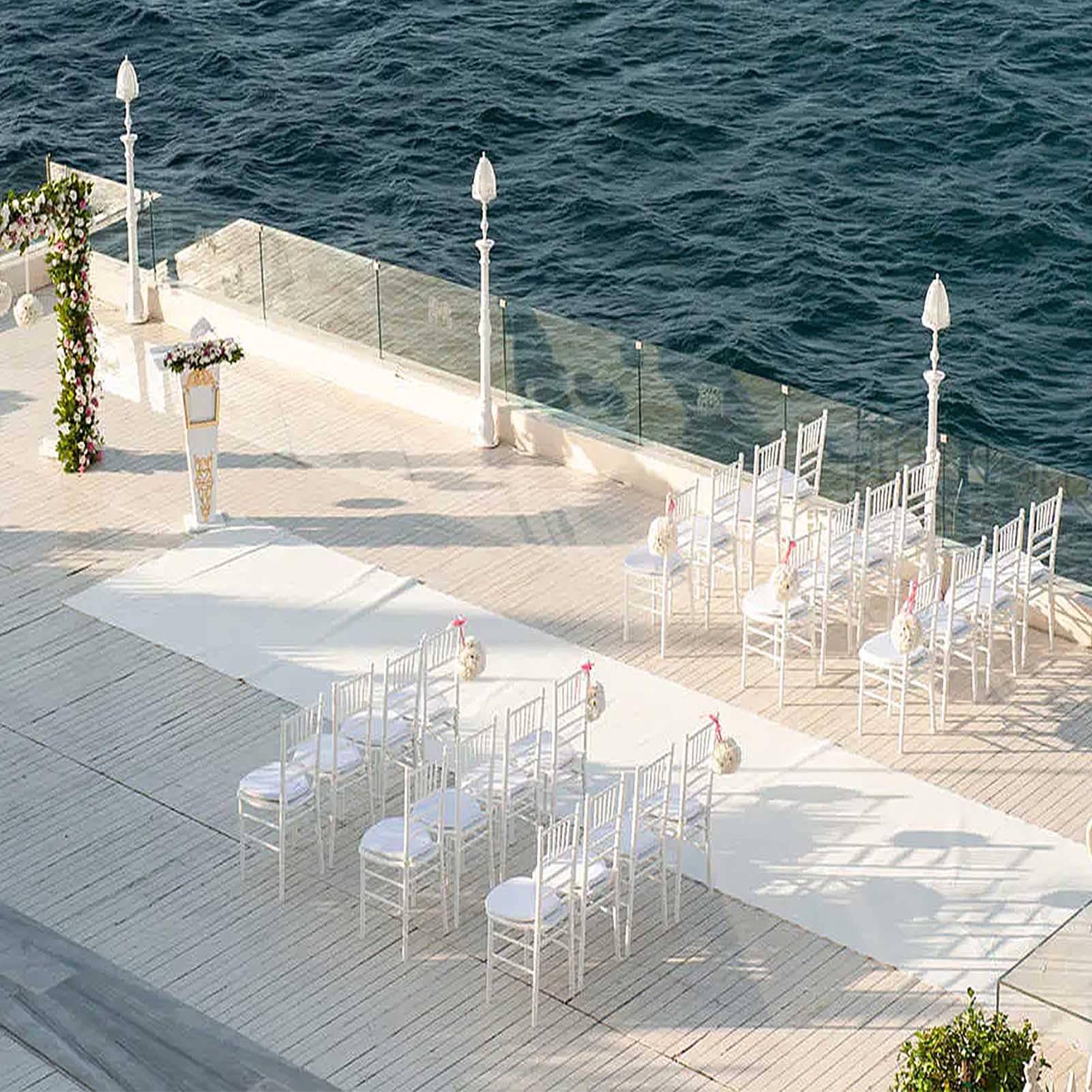 Aisle Runner White - 耐久性のあるウェディングカーペット、屋内および屋外の廊下、卒業パーティー、結婚式、滑り止め加工の白いランニングトラックに最適