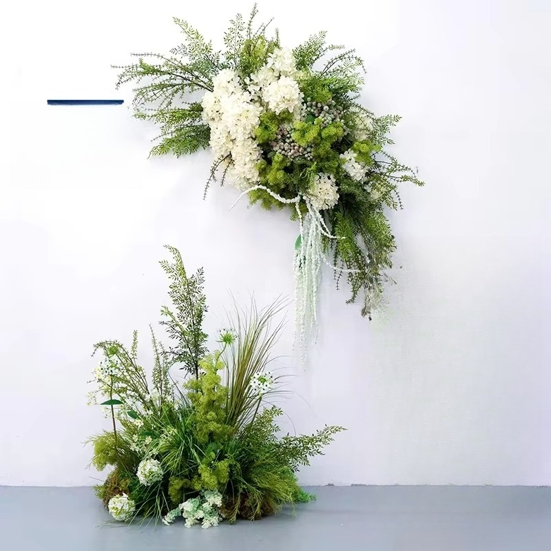 Aisle Runner White - 緑のウェディング装飾通路、人工芝の屋外通路、フラワーテーブル、白いフラワーランナー、フラワーアレンジメント