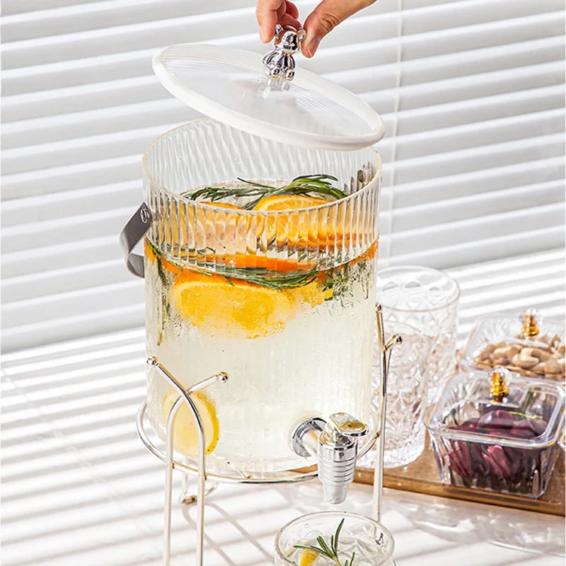 Wedding Tap - 結婚式パーティー用アイスフルーツティージャグ、コールドケトル（蛇口付き）、プラスチック製ミルクピッチャー、飲料ディスペンサー、水/ジュースディスペンサー