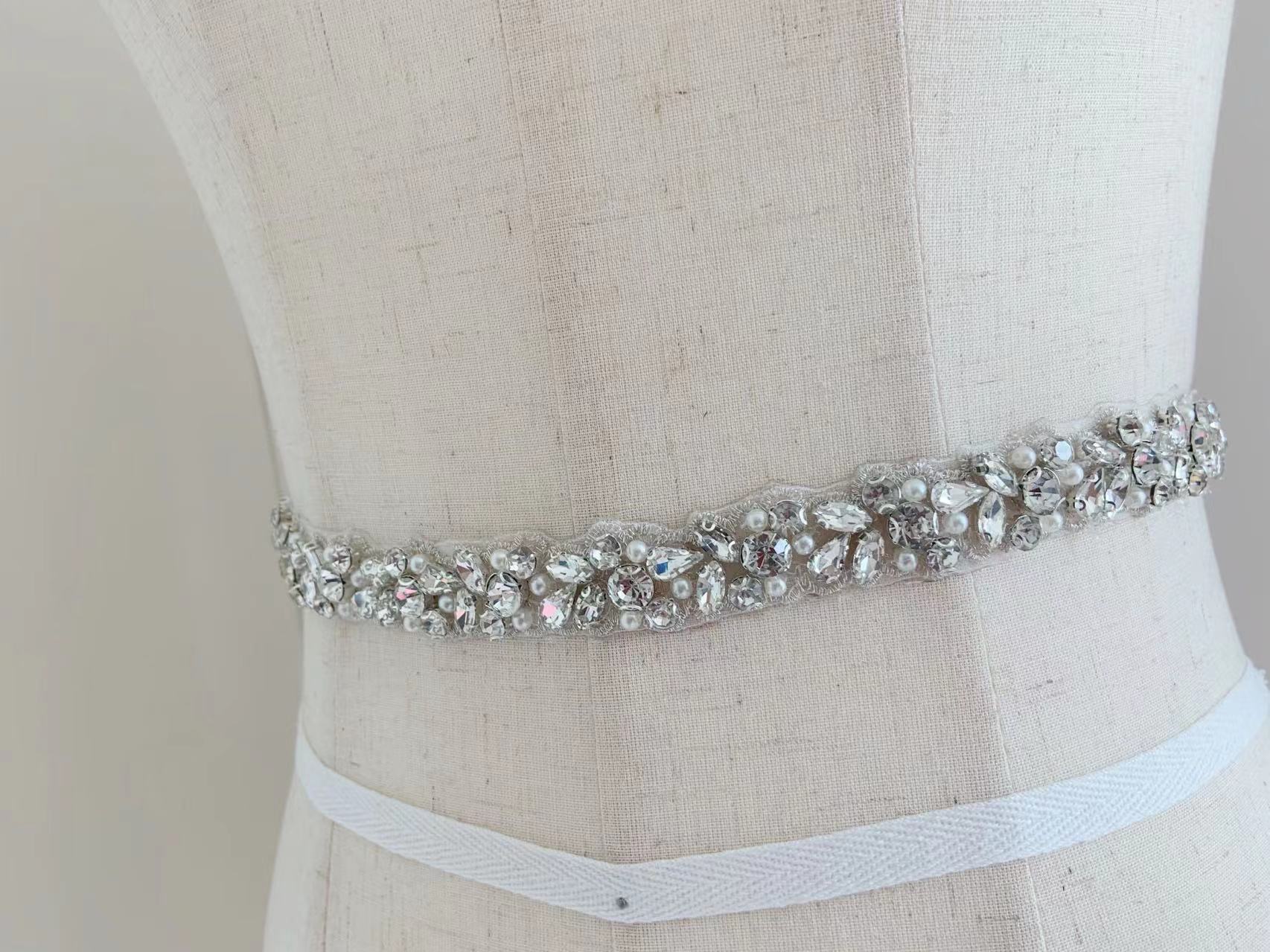 1ヤード/5ヤード シルバークリスタルパールラインストーンリ - Bridal Sash Ribbon のレビューと価格