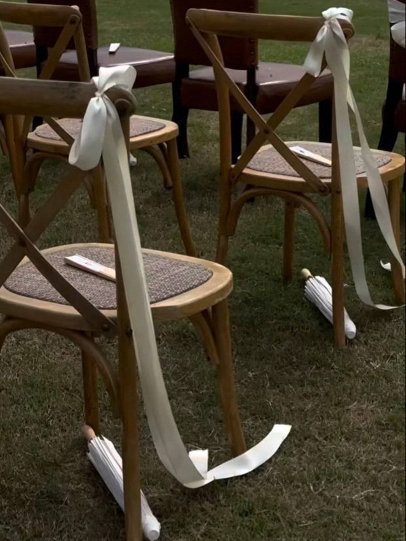サテンのウェディングチェアボウ、ロングテール付き、43.3イ - Bridal Sash Ribbon のレビューと価格