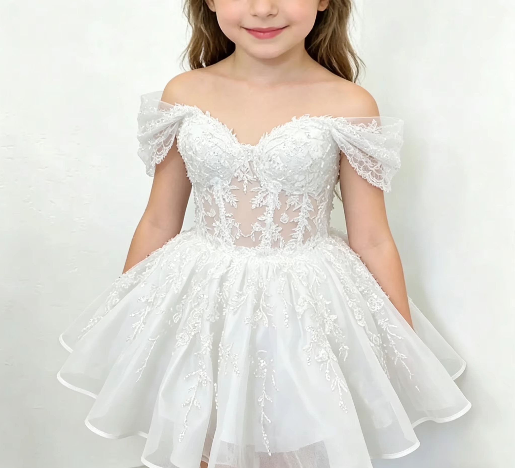 ホワイトカスタマイズされたオフショルダーブラック膝丈フラワー - Bridal Sash Ribbon のレビューと価格